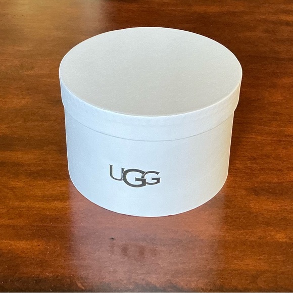 UGG Genuine Shearling Earmuffs - Picture 12 of 12